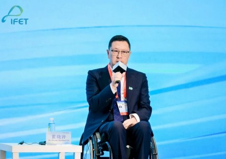<em>阿特斯</em>董事長(zhǎng)瞿曉鏵博士出席2025國(guó)際能源變革論壇，共話全球清潔能源項(xiàng)目合作機(jī)遇與挑戰(zhàn)