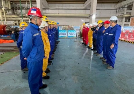 華潤(rùn)電力<em>南京</em>公司化工園項(xiàng)目#4發(fā)電機(jī)轉(zhuǎn)子穿裝完成！