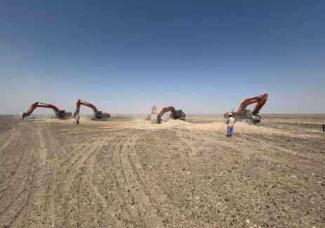 中国能建联营体承建阿曼伊布里三期光伏储能电站项目场平工程正式启动