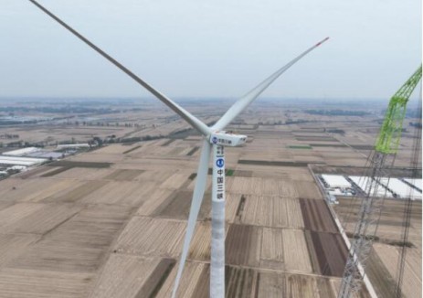 山東莘縣312.5兆瓦風(fēng)電項(xiàng)目<em>首座</em>風(fēng)機(jī)順利吊裝