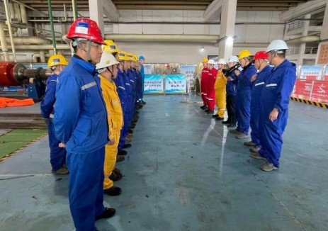 華潤(rùn)<em>南京</em>化工園熱電公司#4發(fā)電機(jī)轉(zhuǎn)子穿裝完成！