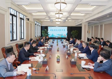 上海電氣與浦東新區(qū)共商產(chǎn)業(yè)協(xié)同新篇章，就<em>新型儲(chǔ)能</em>領(lǐng)域加強(qiáng)對(duì)接