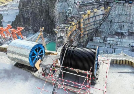 葉巴灘<em>水電站</em>500千伏電纜敷設(shè)一次通過驗(yàn)收