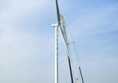 深能赤城<em>分散式風(fēng)電</em>項目完成首臺機組精準(zhǔn)吊裝