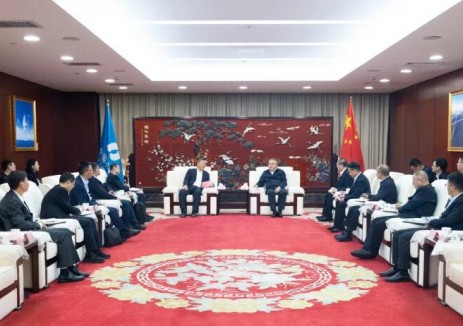 叶向东与中国电气装备总经理闫华锋举行会谈，深化新能源开发建设等合作