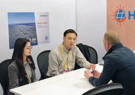 華晟異質(zhì)結(jié)精彩亮相All Energy 2025，撬動(dòng)澳洲<em>零碳</em>屋頂與垂直光伏新市場(chǎng)