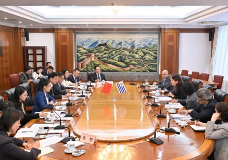 國(guó)家發(fā)改委周海兵會(huì)見烏拉圭外交部副部長(zhǎng)蘇卡西！推進(jìn)中烏能源、<em>綠色低碳</em>等領(lǐng)域務(wù)實(shí)合作