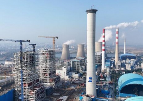 中國能建建筑集團承建的安徽<em>淮</em>南洛河電廠四期項目煙囪封頂