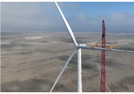 中國(guó)能建建筑集團(tuán)承建的新疆塔城<em>風(fēng)電項(xiàng)目</em>風(fēng)機(jī)全部吊裝完成