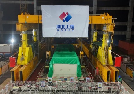 重庆渝北项目发电机定子吊装圆满成功