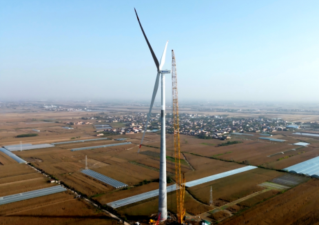 陜建八建集團渭南泰安達20萬千瓦風電項目首臺180米風機吊裝<em>成功</em>