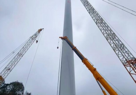 大唐云南平河风电项目首套塔筒顺利吊装