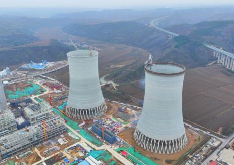 中國(guó)能建西北城建承建的陜西延長(zhǎng)<em>石油</em>富縣電廠二期 2×1000兆瓦高效超超臨界機(jī)組工程項(xiàng)目3號(hào)間冷塔順利到頂