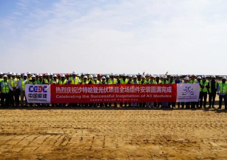 沙特哈登2GW光伏项目全场光伏组件安装完成
