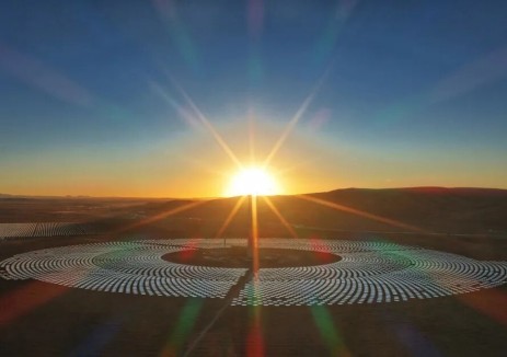 全球海拔最高！西藏安多光热项目吸热塔到“顶”