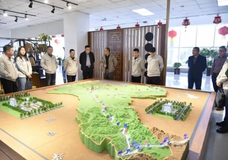 围绕新能源开发，胡宪富与内蒙古交通集团通辽公司朱岩会谈并签署框架协议