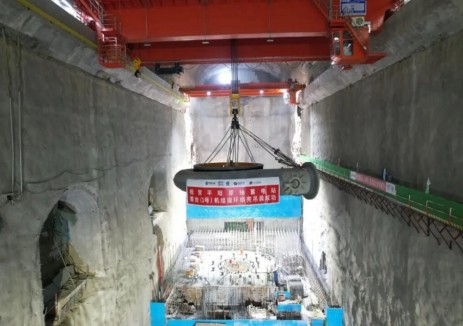 湖北平坦原抽水蓄能电站首台机组座环蜗壳吊装完成