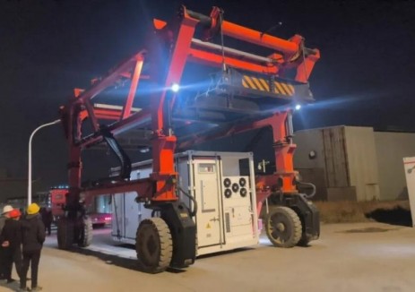 电工时代内蒙古巴林左旗大型储能项目电池舱顺利发运