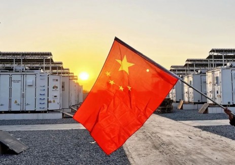 新疆600MWh一次性并网！问鼎全球浸没式储能电站单体规模之冠