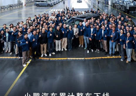 小鹏第100万台整车下线暨首批X9超级增程车主交付，开启“一车双能”新纪元