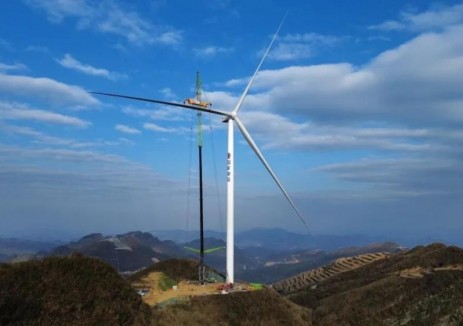 贵州小寨50MW风电项目首台风机吊装圆满完成