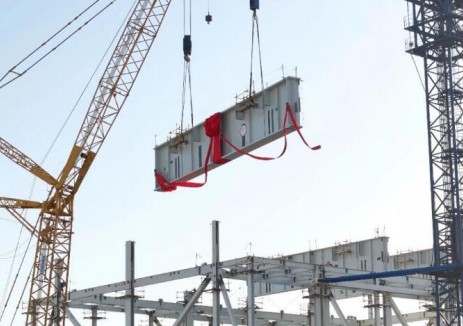 国家电投东北公司阜新发电四期2×350兆瓦热电联产机组扩建项目完成5号锅炉大板梁吊装