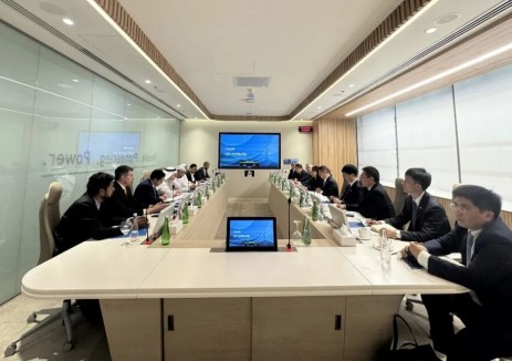 罗必雄与阿布扎比未来能源有限公司首席执行官穆罕默德·贾米尔·阿尔·拉玛希会谈并见证签约