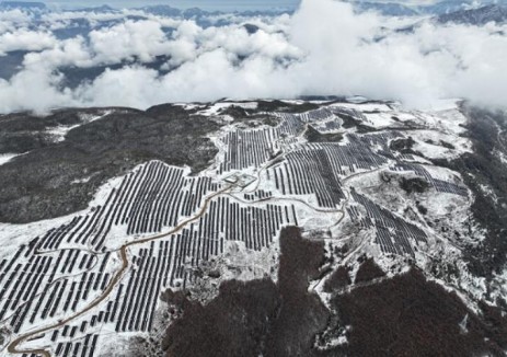 大渡河四川坭美光伏电站首批发电单元并网发电