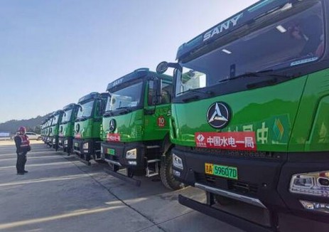 来宾抽水蓄能电站项目首批电动自卸车到场