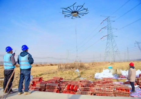 天津送变电工程有限公司首次在基建工程应用无人机开展运输作业