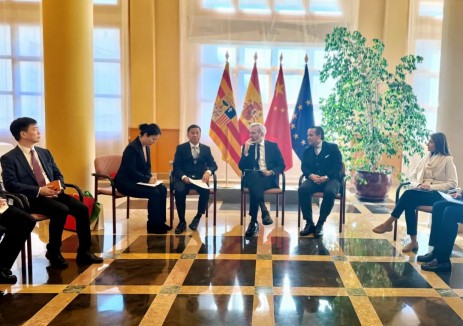 罗必雄拜会西班牙阿拉贡自治区主席赫尔豪·安东尼奥，围绕可再生能源产业协作等议题深入交流