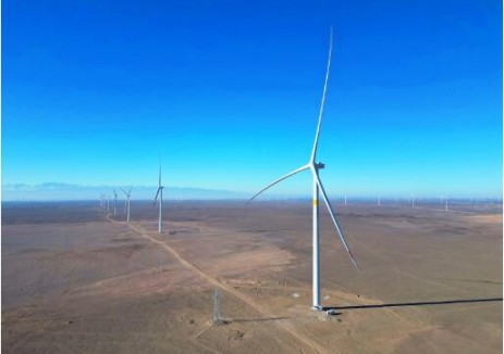 中國能建安徽電建二公司承建的新疆天山北麓900兆瓦風電項目風機全部吊裝完成