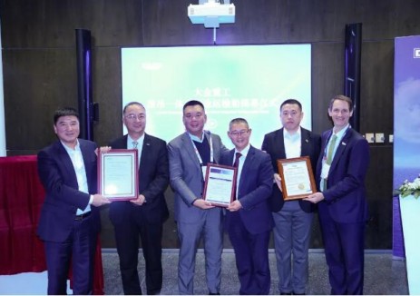 大金重工滚吊一体运输船上海首发