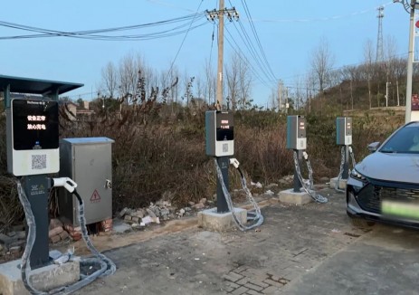 桩遍全国 | 不吵不占地，充电还贼快！这个豫南小村成了乡镇充电样板