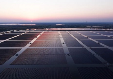 漂在水上的太阳能电站