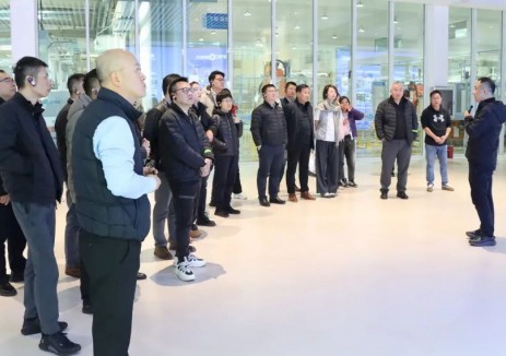 强强联合 共赴零碳未来 | 施耐德电气与微控飞轮共议数字能源合作新路径