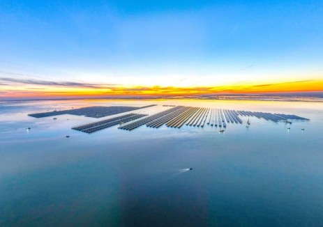 930套光伏平台“落户”渤海，中建八局打造“蓝色能源田”