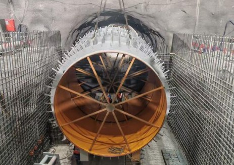 重庆云阳抽水蓄能电站3号机组首节尾水管吊装完成