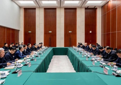 邹磊与山西省委副书记、省长卢东亮举行工作会谈