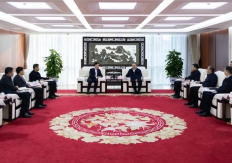 葉向東與營口市委書記姚華明舉行會談，在新能源產業鏈協同等方面加強合作