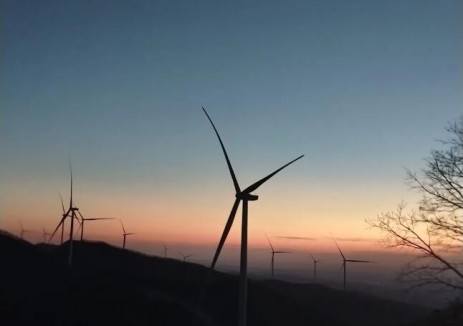 長電新能山西武鄉項目塔筒順利完成吊裝