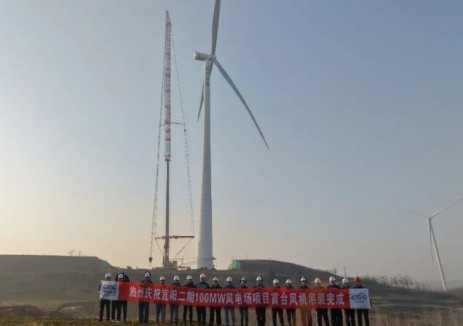 时代绿能河南100MW风电项目首台风机吊装完成
