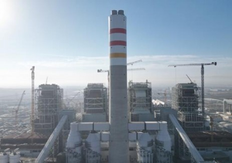 全国首创悬挂式四管集束烟囱钢内筒全部就位