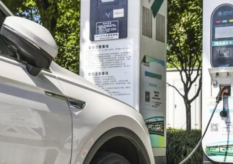 硅油浸没VS电王智能自然散热，谁才是超充时代的真正答案？