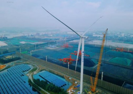 北部灣港首臺！整機超648噸的分散式風電風機完成吊裝