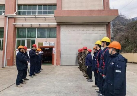 公司狮坝电站1号机组A级检修转子顺利回装