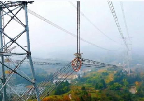 重庆首次！高效完成1000千伏同塔双回特高压线路带电作业