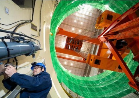 我国首套水轮发电机组巨型顶盖智能提升装备试验成功