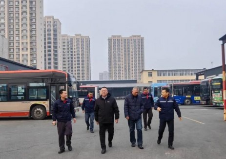 淄博市公共交通有限公司领导调研公交车换电项目