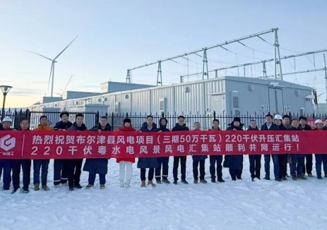 新疆阿勒泰地区单机容量最大、全疆单机容量第二大的风电项目首台机组并网发电